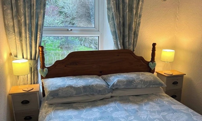 Thornthwaite House | Cottage - Sleeps 4 - Pets Ok - Garden - Parking