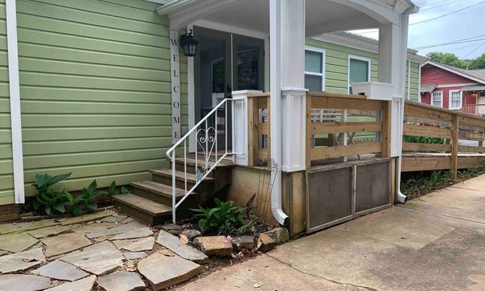 Fort Payne Apartment | Cottage Suite 2 - King Studio Apt.