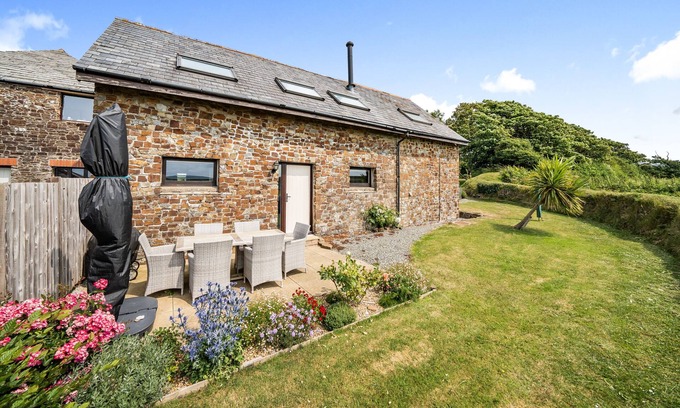 Hartland Cottage | Cottage with 3 ensuite bedrooms and Sea Views. North Devon Heritage Coast.