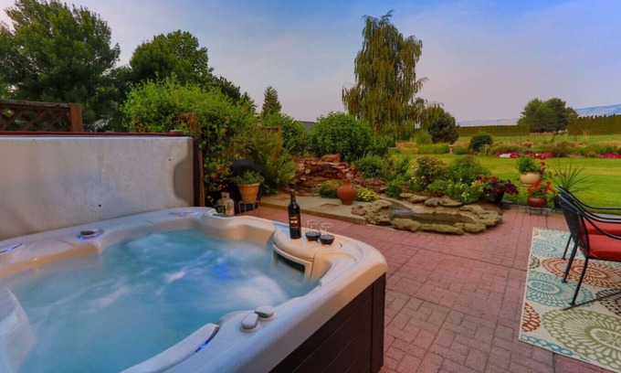Walla Walla House | Country Garden · Country Garden - A Serene & Tranquil Getaway