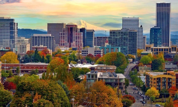 Parkrose House | Couple’s Escape! Two Comfy Unit, Pool and Fitness Center