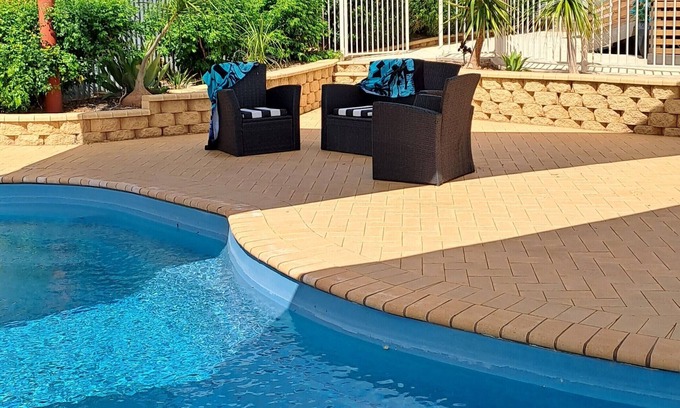 Broken Hill Cottage | Couples' Retreat, North Broken Hill w/Pool - 5mins drive to town!