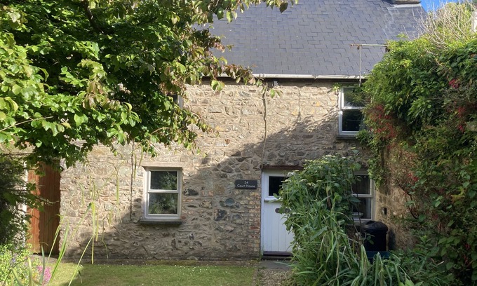 Solva Cottage | COURT HOUSE, pet friendly, character holiday cottage in Solva