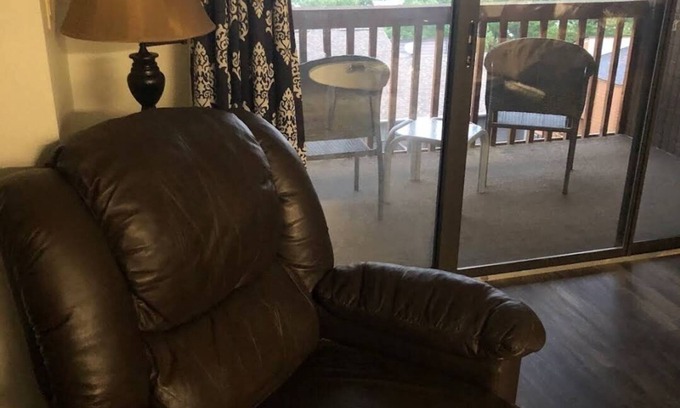 Lake Hamilton Condo | Cozy 1-bedroom condo in enchanting Hot Springs with balcony