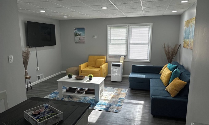 East Hazel Crest Apartment | Cozy 1-Bedroom Apartment Near I-80 – Perfect for Professionals & Long Stays