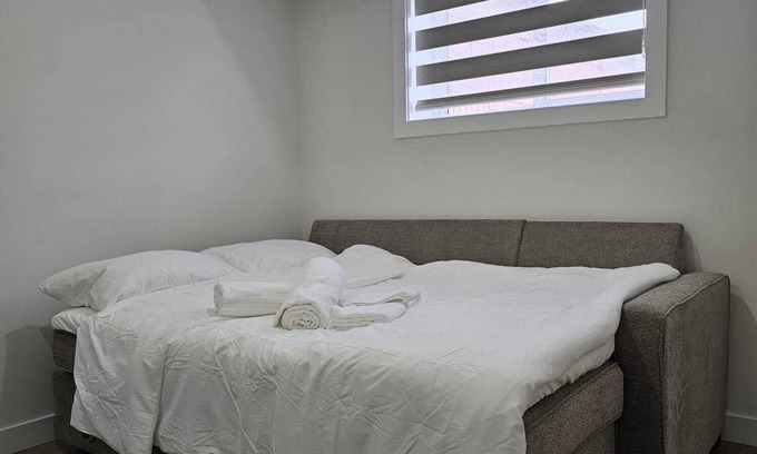 Calgary House | Cozy 1BR Suite, Sleeps 4, Private Entry + Parking