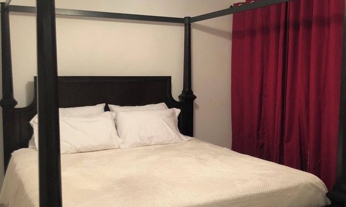 Metro West Condo | Cozy 2 BD Condo in Prime Area w King Size Bed