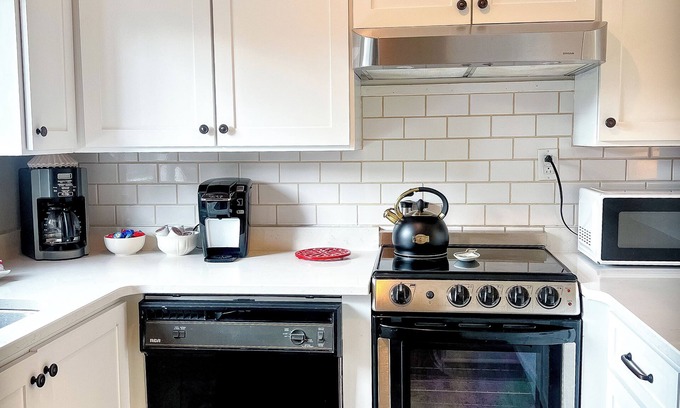 Pinehurst Condo | Cozy 2 Bed 2-Bath ~ Sleeps 9 ~ Walk to Pinehurst Resort ~ Deck ~ Fast Wifi