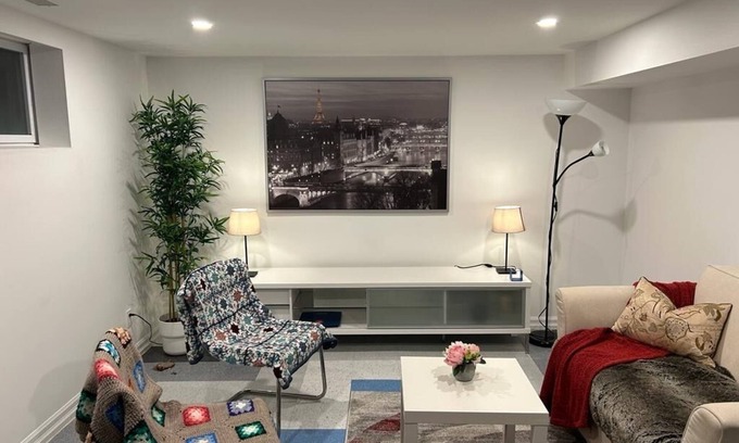 West Oakville Apartment | Cozy 2-Bed Basement Haven for Students, Travelers, and Immigrants