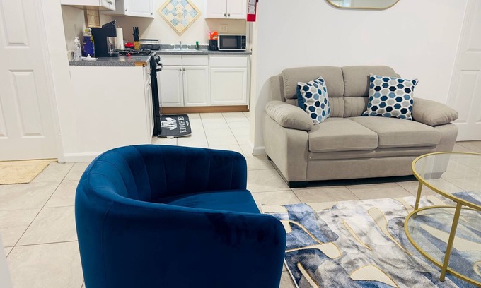 Newark Apartment | Cozy 2-bedroom apartment 6 minutes to EWR Prudential Hotels NYC