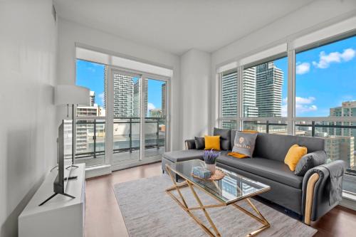 Yonge-Eglinton Apartment | Cozy 2 Bedroom Dunfield Ave Apartment