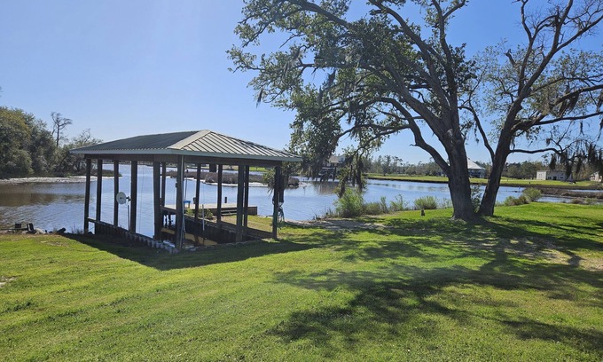 Lake Charles House | Cozy 2-bedroom waterfront house in Lake Charles - Perfect for Camping or Fishing