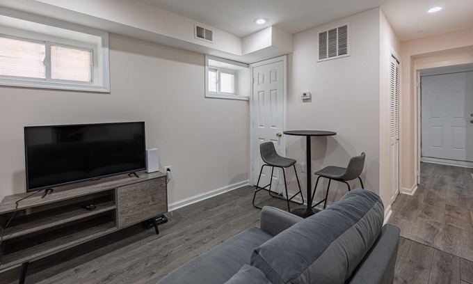 Brightwood Park Condo | Cozy 2 BR Near Public Transportation and Downtown