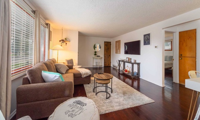 Nevada - Lidgerwood House | Cozy 2BD 1BTH Duplex! KING BED!