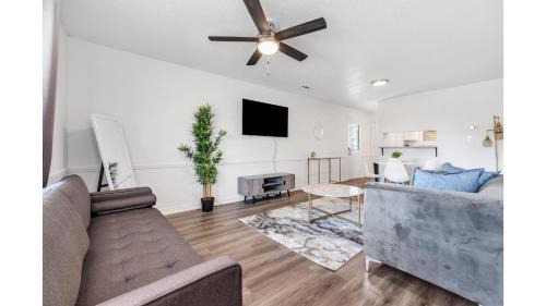 Bentonville Apartment | Cozy 2BD Near Walmart HQ with Long Stay Savings