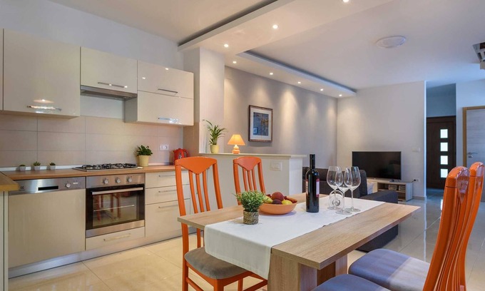 Valdebek Apartment | Cozy 2BR/2BA Apartment with Parking, Perfect for 4 Guests, No Pets Allowed