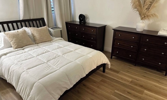 Western Honolulu Apartment | Cozy 3-bedroom apartment with WiFi in Centrally located Honolulu Salt Lake