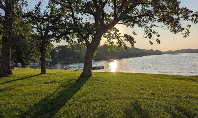 Underwood Cabin | Cozy 3-bedroom cabin just steps from the lake!