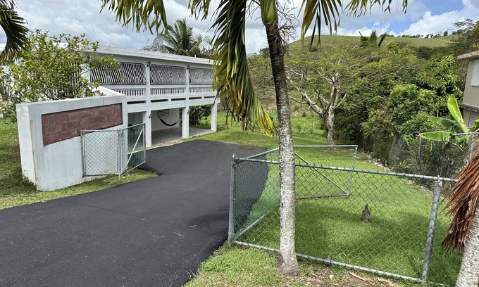 Las Piedras House | Cozy 3 bedroom near El Yunque rainforest, central location to visit beaches!