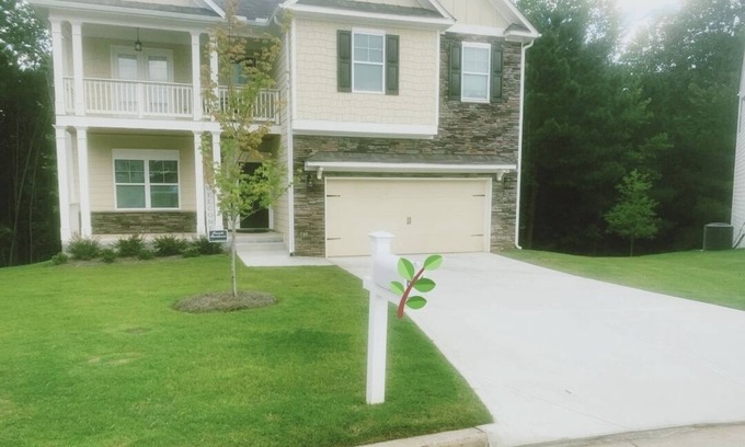 Dallas House | Cozy 4 Bedrooms π‘ with parking on Premise