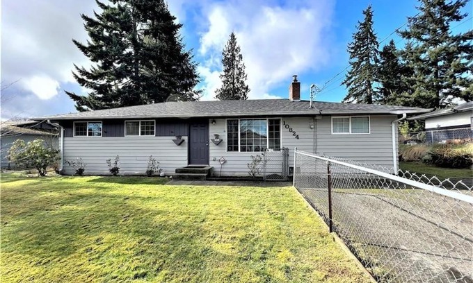 Holly Villa | Cozy 5-bedrooms 2 baths house with hot tub