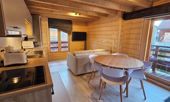 Bons-en-Chablais Apartment | Cozy apartment near train station, with balcony on quiet street