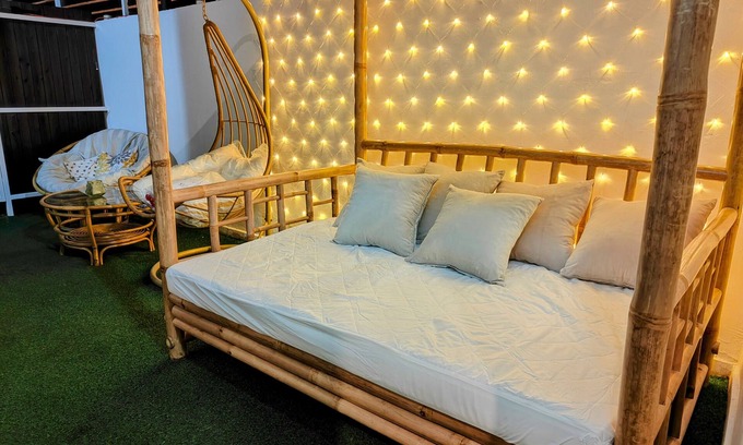 Eilat Apartment | Cozy apartment in center with an amazing courtyard, 2 beds, TV, near beach