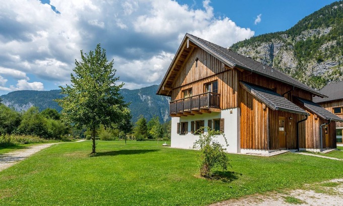 Obertraun Apartment | Cozy Apartment in Obertraun With Pool