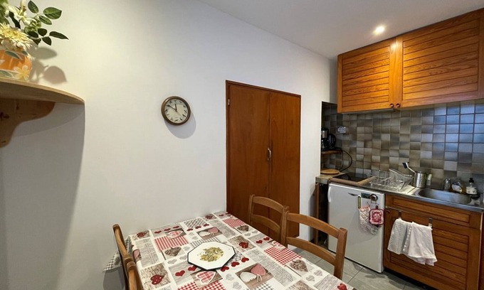 Cohennoz Apartment | Cozy apt for 4, Cernix center, near slopes, wifi, parking, pet friendly