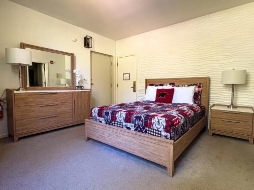 Bartlett Apartment | Cozy Attitash Getaway-Hotel Room-Pool-Hot Tub