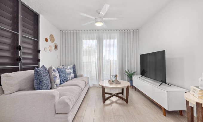 Parque Apartment | Cozy Beach Getaway Free Parking Smart TV