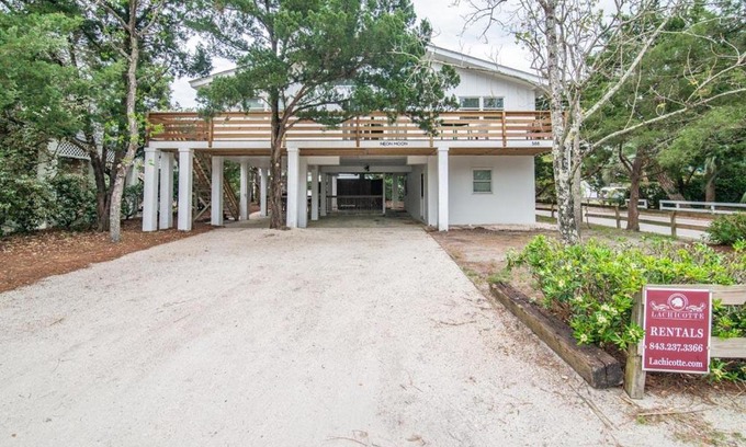 Pawleys Island House | Cozy Beach House Steps from the Shore: 4 Bedroom