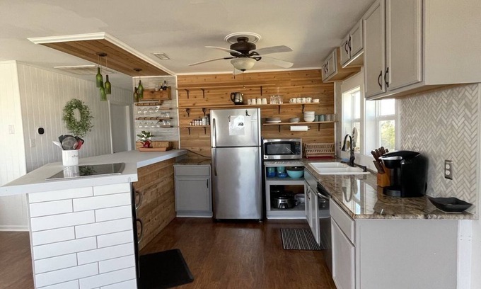Sneads Ferry Cottage | Cozy beach cottage with beautiful ocean views.
