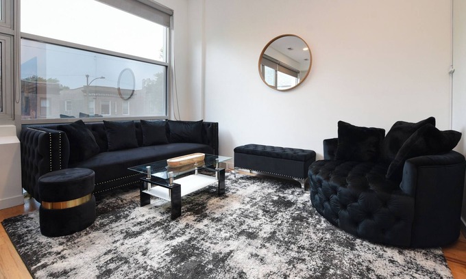 West Bucktown House | Cozy, Bright and a Great Location!