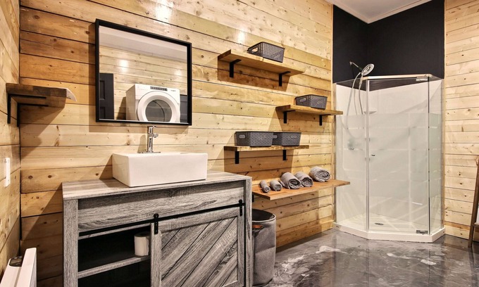 Saint Ferreol les Neiges Apartment | Cozy charming winter Studio for skiers Mt Ste-Anne @ 2 km and Le Massif @ 35km