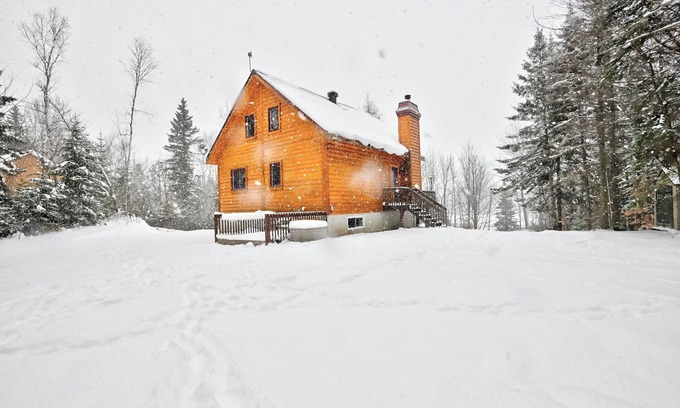 Sainte-Emelie-de-L'Energie Ski Chalet | Cozy cottage with Lake View, Spa, SKI (Pet-friendly)