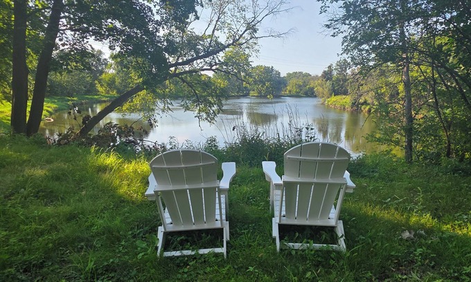 Charles City Cabin | Cozy Cabin on the Cedar River with direct river and bike trail access!