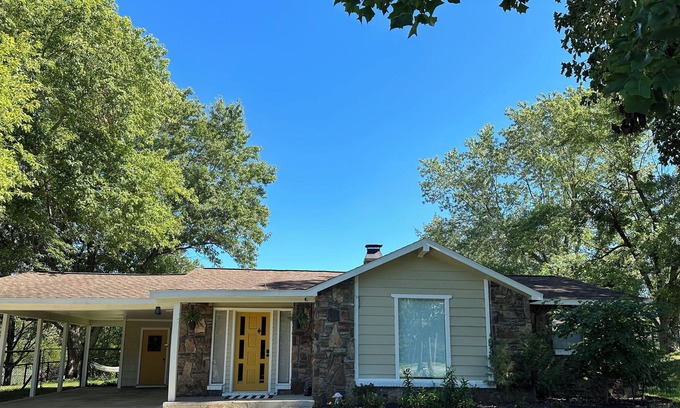 Lowell House | Cozy Cabin