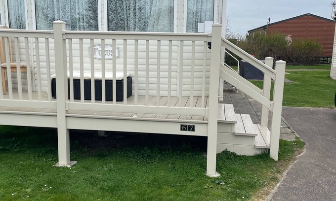 Camber Cabin | Cozy Camber Caravan 3 bedroom Retreat with decking