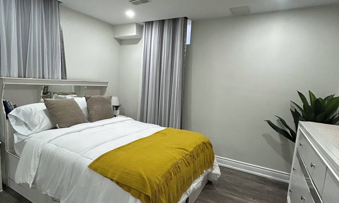 New Tecumseth Apartment | Cozy Caribbean-inspired Airbnb north of Toronto