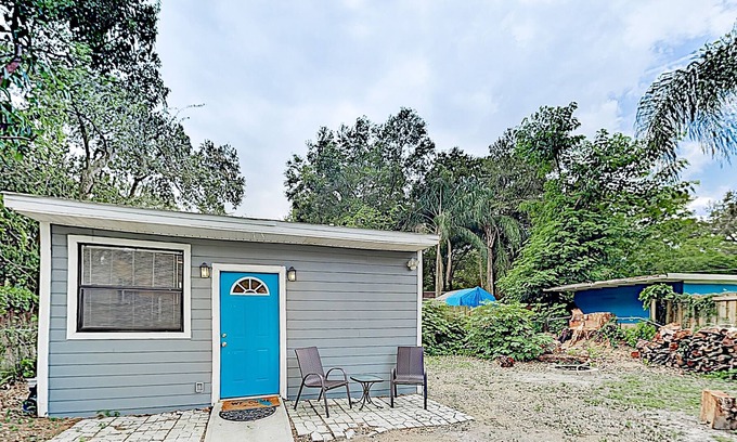 Old Seminole Heights Cottage | Cozy Casita | Fenced Yard with Grill & Firepit | Near Busch, USF & Downtown