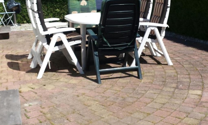 Tzummarum House | Cozy chalet with a barbecue, near the Wadden Sea