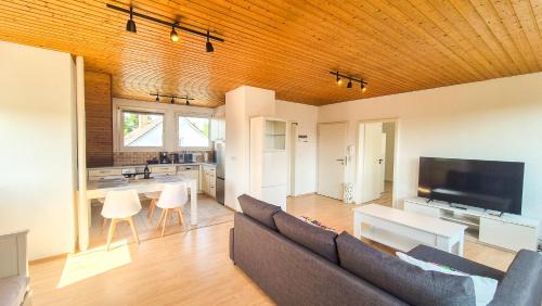 Ratingen Apartment | Cozy City Apartments 3, 2-Room Flat for Vacation & Messe Düsseldorf, Perfect Connectivity