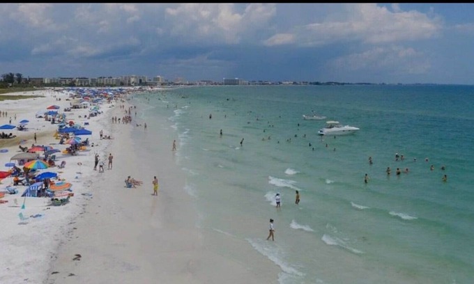 Sarasota House | Cozy, comfortable, enjoyable inside and outside