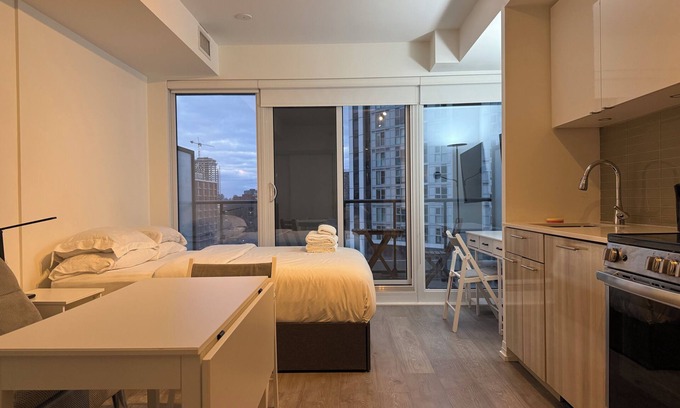 Garden District Condo | Cozy condo - Downtown Toronto