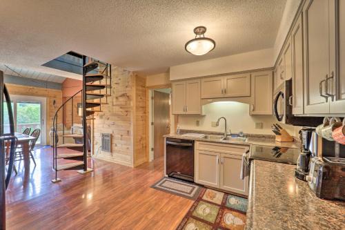 Beech Mountain Apartment | Cozy Condo Walk to Resort, 9 Mi to Sugar Mountain