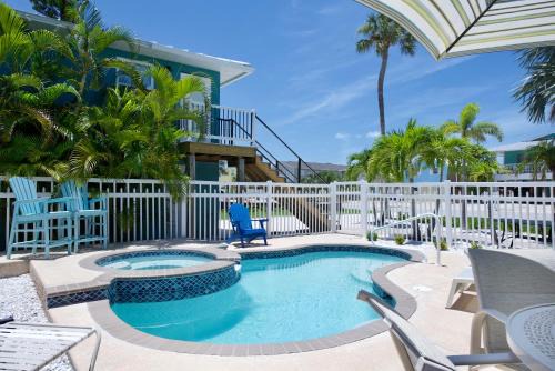 Mid Island House | Cozy Cottage by Sun Palace Vacations