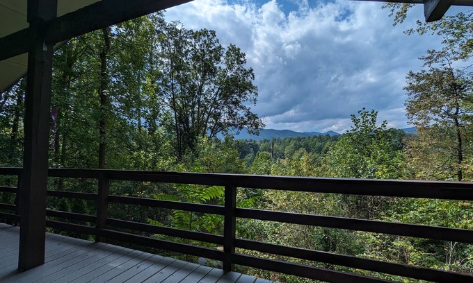 Hot Springs Cottage | Cozy Cottage, minutes to Hot Springs. Pet Friendly!