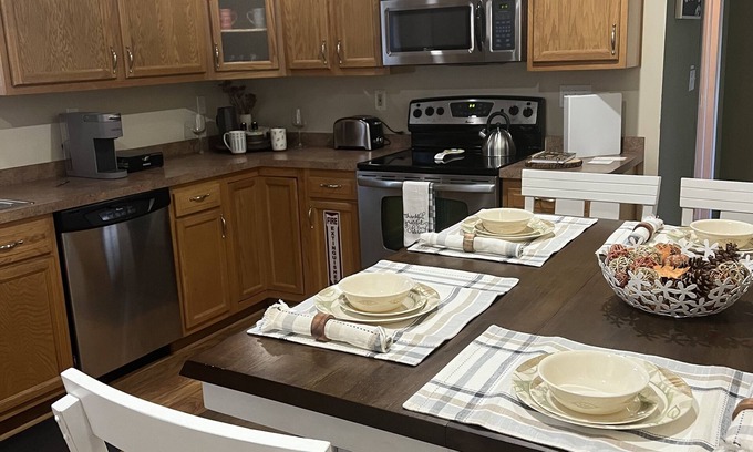 Lewiston Cottage | Cozy Cottage minutes away from the ARTPARK, Fishing Pier, Niagara River ,