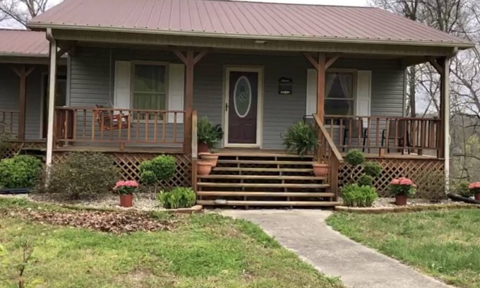 Byrdstown Cottage | Cozy Cottage near Dale Hollow Lake